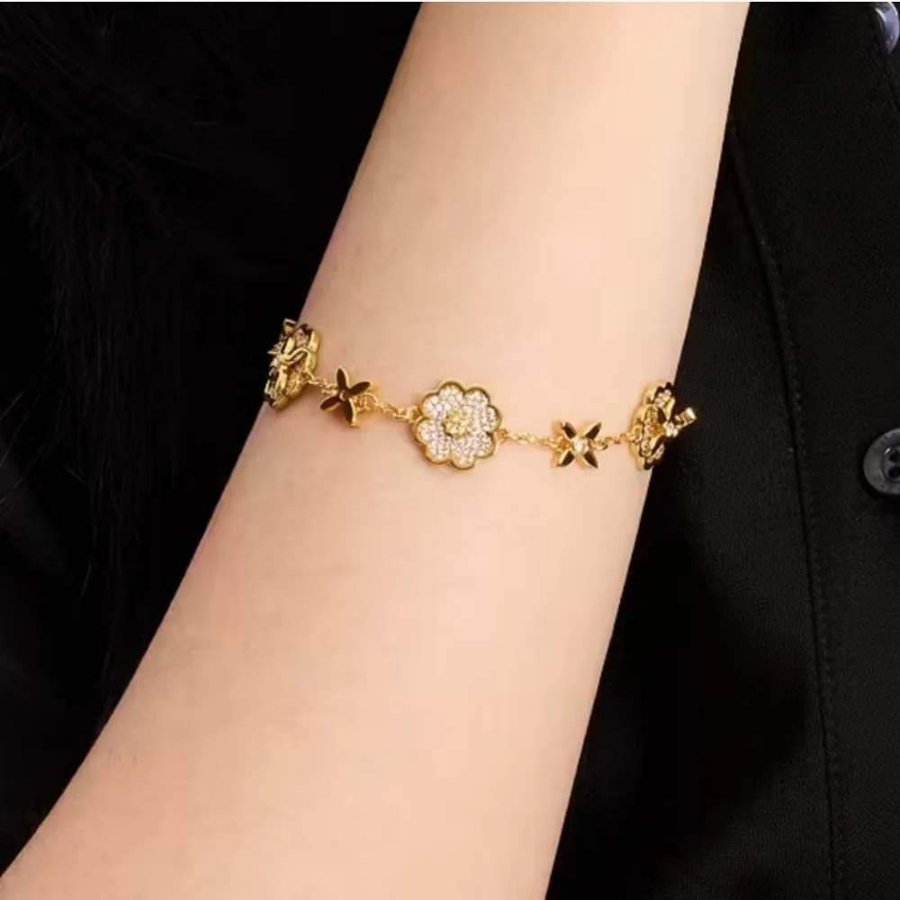💛🔹️Kate Spade 🔹️ Gold Heritage Bloom Line Bracelet - Picture 2 of 8